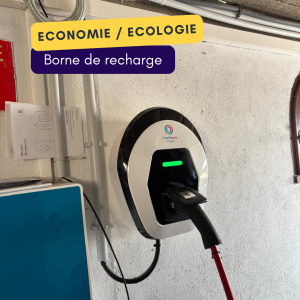 Borne et prise de recharge electrique   C'est rien à faire Servian 00004
