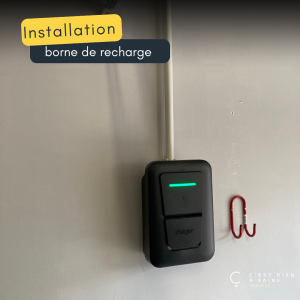 Borne et prise de recharge electrique   C'est rien à faire Servian 00012