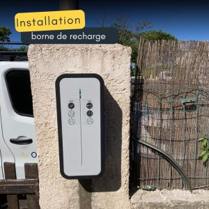Borne et prise de recharge electrique   C'est rien à faire Servian 00016