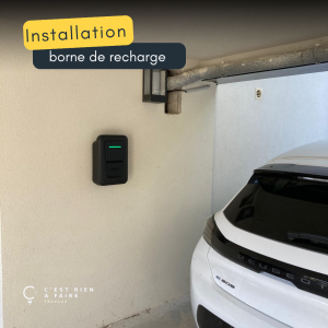 Borne et prise de recharge electrique   C'est rien à faire Servian 00018